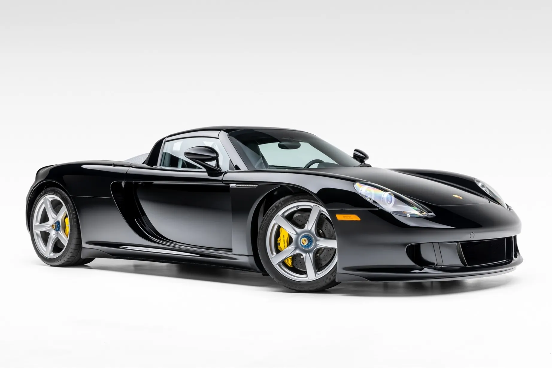 6k-Mile 2005 Porsche Carrera GT — comparable sale photo