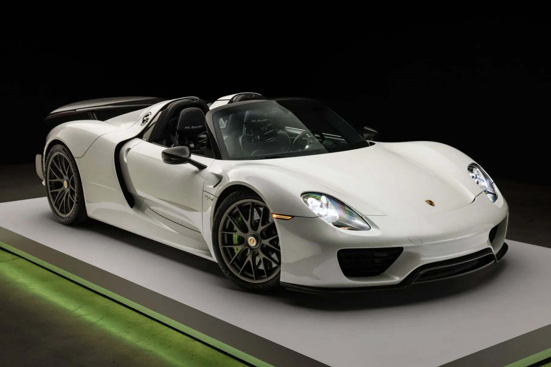 Oryx White 1,600-Mile 2015 Porsche 918 Spyder Weissach Package — comparable sale photo